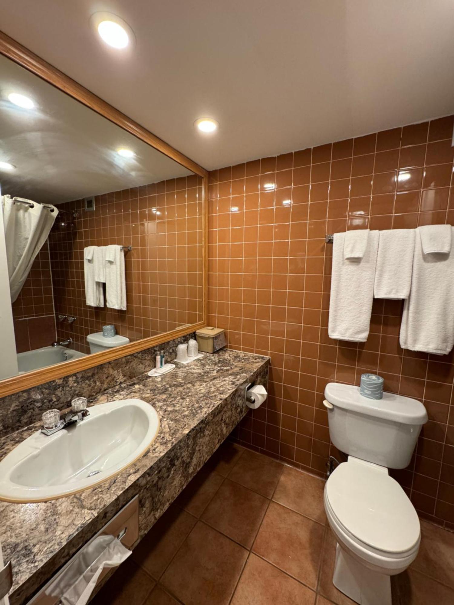 Travelodge By Wyndham Winnipeg Airport Exterior photo